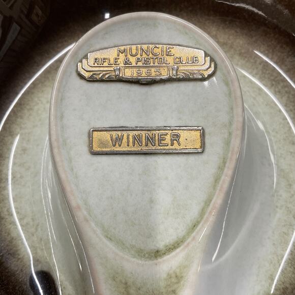 Vintage 1965 Muncie Rifle and Pistol Club Ceramic Winner Trophy Mug Ashtray Set - Picture 5 of 7